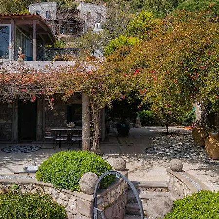 Tuerkbuekue Rustik Bakimli Tas Ev Vila Bodrum